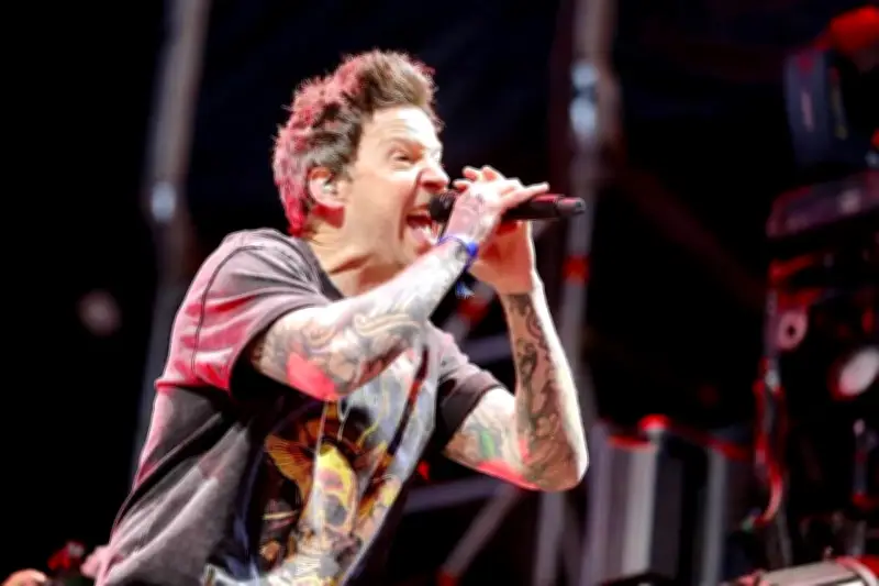 Simple Plan Enloquece al Palacio de los Deportes con su Tour Harder Than It Looks