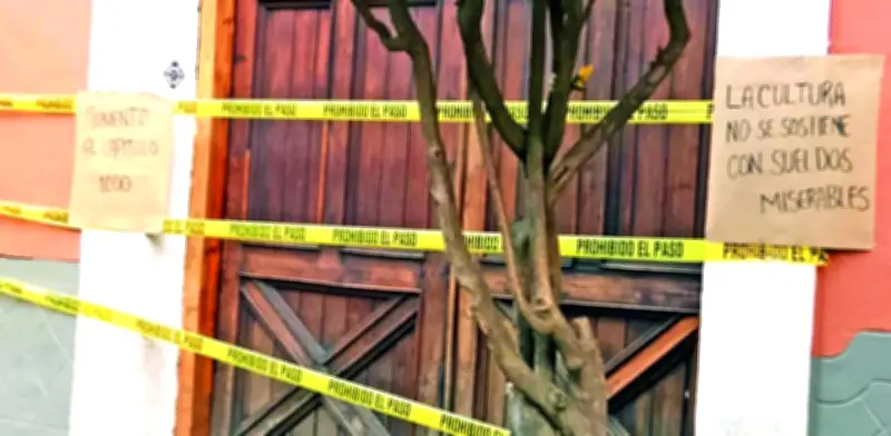 Sindicatos de Cultura mantienen bloqueo en Reforma tras protesta por salarios