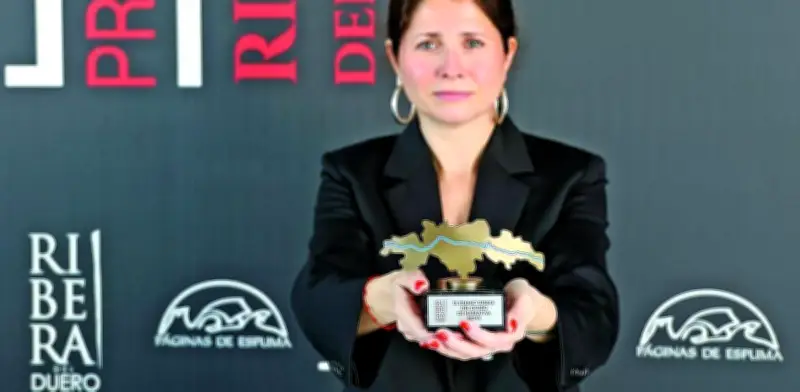 Sofía Balbuena gana el Premio Ribera del Duero con 'Personaje secundario'
