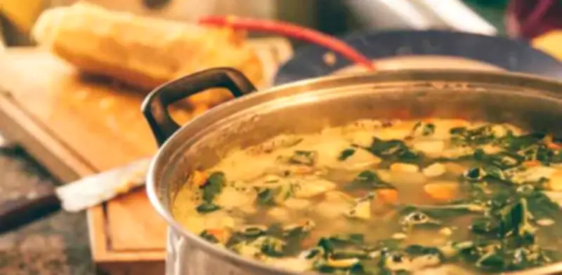 Sopa de Acelgas: Receta Tradicional y Nutritiva para Días Fríos