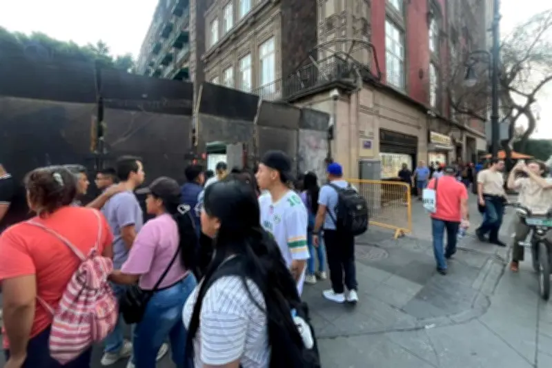 Sortean visitantes para ingresar al amurallado metálico en el CH