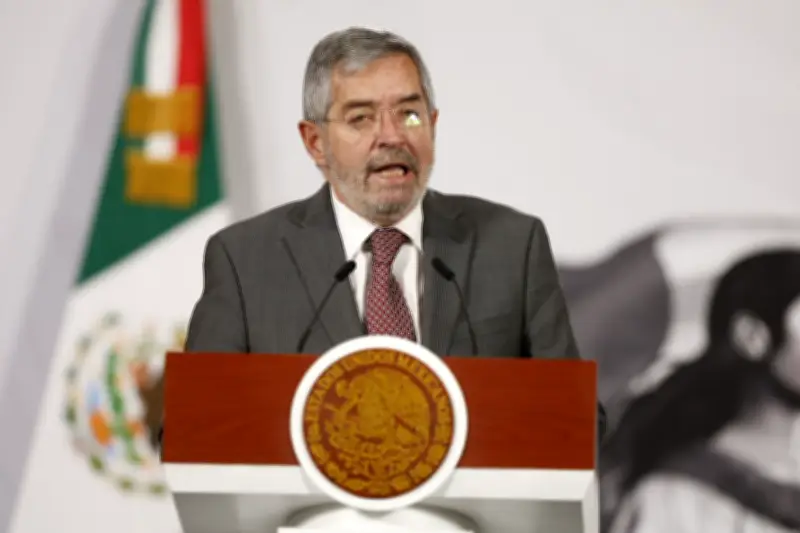 SRE reporta 13 mexicanos fallecidos bajo custodia del ICE en EU; 13 mil más detenidos