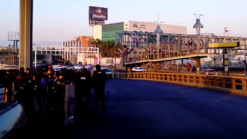 Taxistas bloquean accesos al AICM: Autoridades activan rutas alternas y dispositivo de seguridad