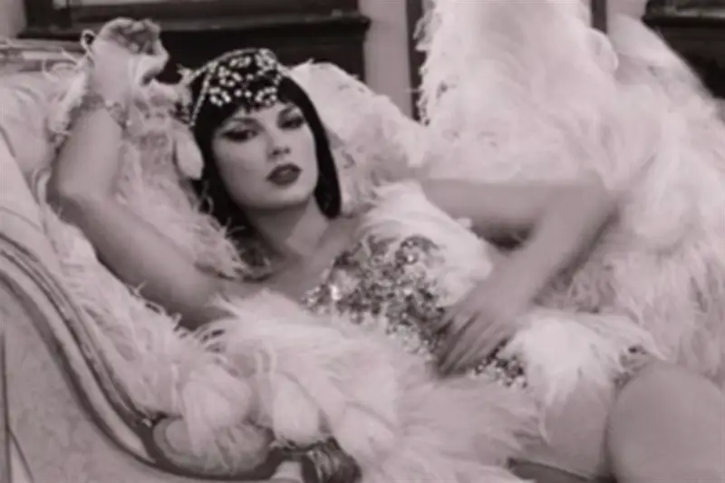 Taylor Swift lanza video musical inspirado en la leyenda Elizabeth Taylor