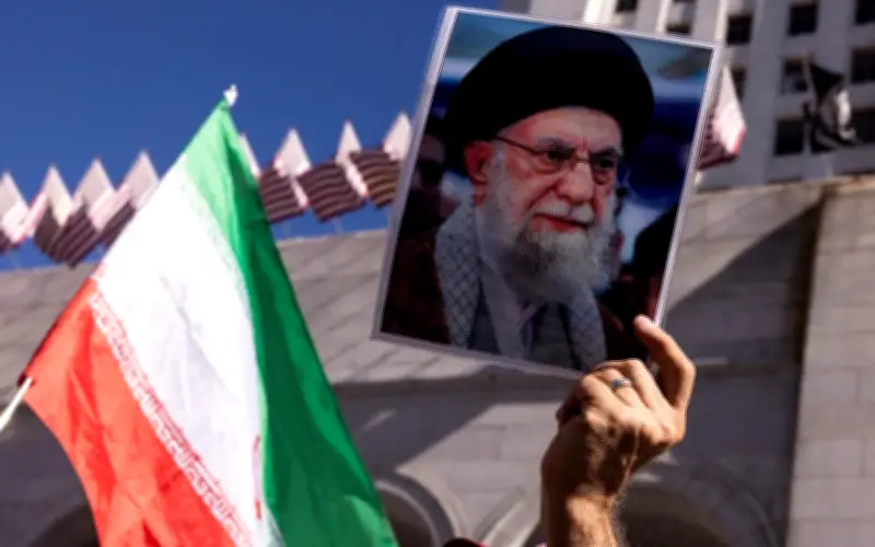 Televisión iraní confirma muerte del ayatolá Jameneí en bombardeos de EE.UU. e Israel