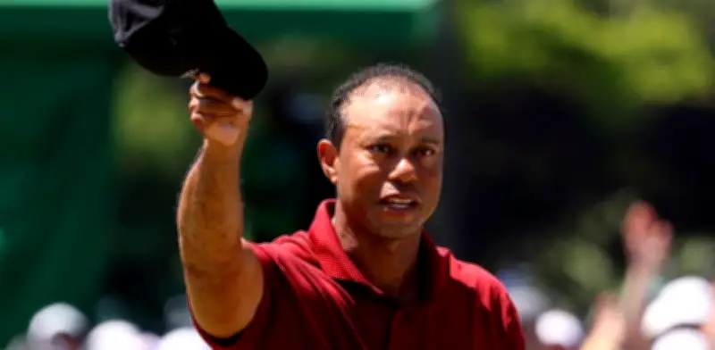 Tiger Woods luce serio en foto policial tras arresto en Florida por posible uso de medicamentos