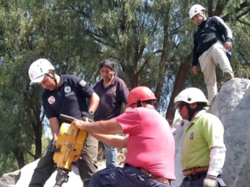 Tlalnepantla activa operativo tras desprendimiento de roca volcánica en colonia