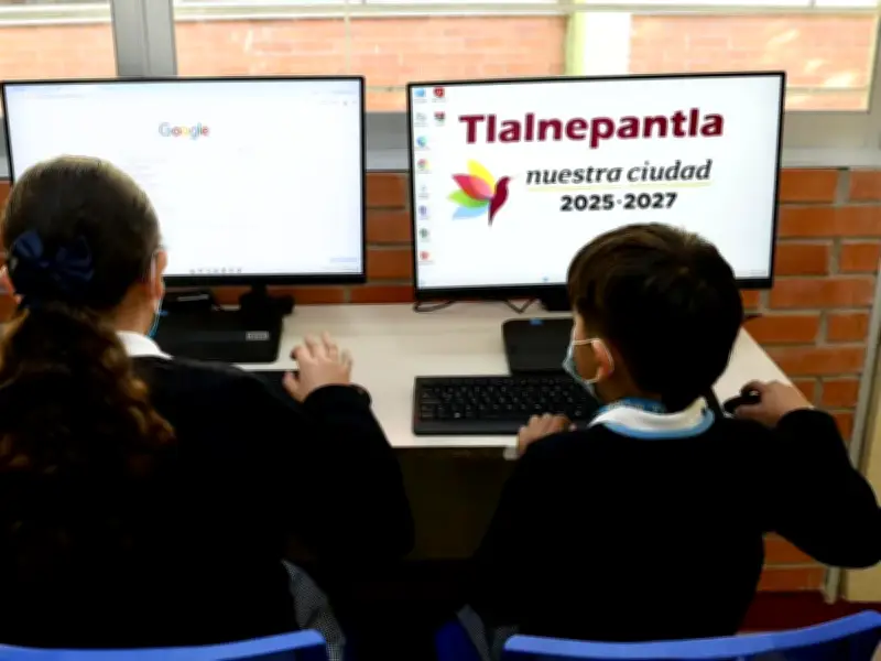 Tlalnepantla entrega computadoras a estudiantes de primaria para fortalecer educación digital