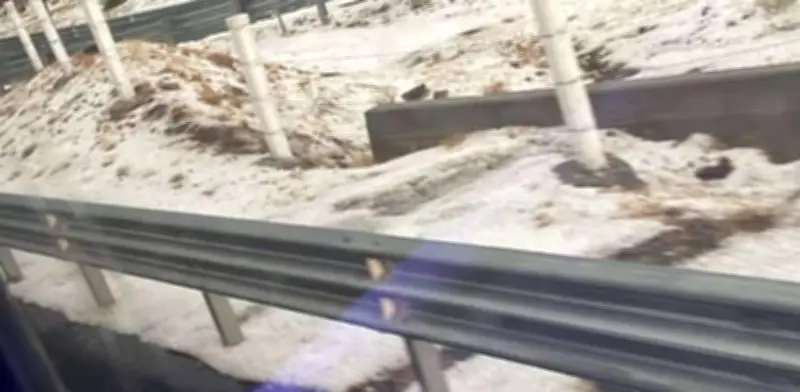 Tormenta de granizo inunda calles y complica tránsito en Tizayuca, Hidalgo