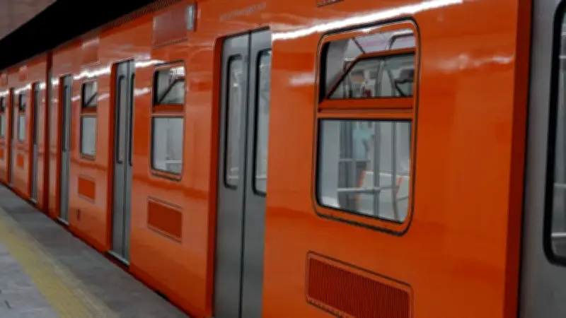 Trabajador de limpieza del Metro CDMX fallece tras desvanecerse en estación El Rosario