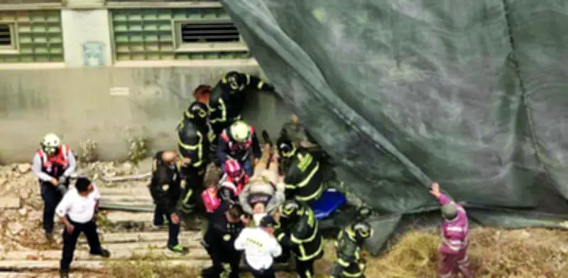 Trabajador rescatado tras colapso en colonia Tránsito sigue hospitalizado con lesiones graves