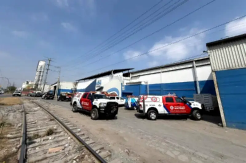 Trabajador sufre fractura tras explosión de compresor en fábrica de Monterrey