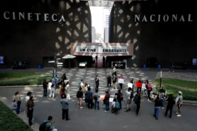 Trabajadores de la Cineteca Nacional amenazan con paro laboral por incumplimientos