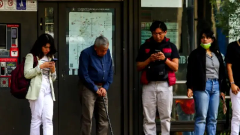 Trabajar el 16 de marzo en México: Patrones deben pagar triple salario según LFT