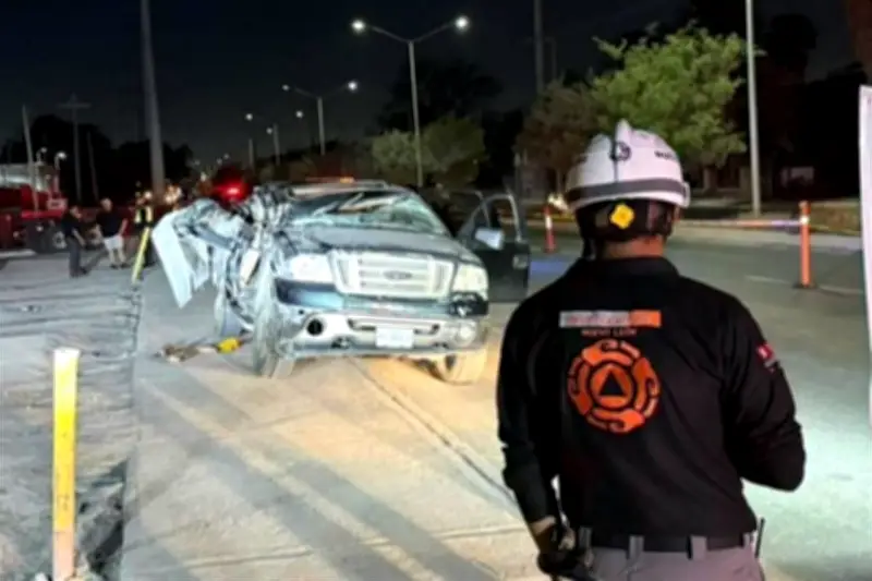 Tragedia en carretera: vehículo se impacta contra tráiler y fallece acompañante