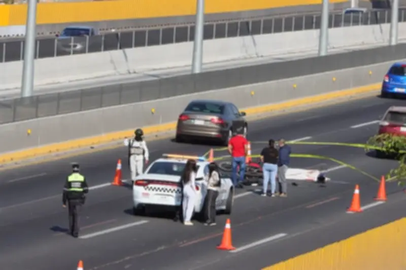 Tragedia en la México-Puebla: Motociclista pierde la vida tras derrapar en la carretera