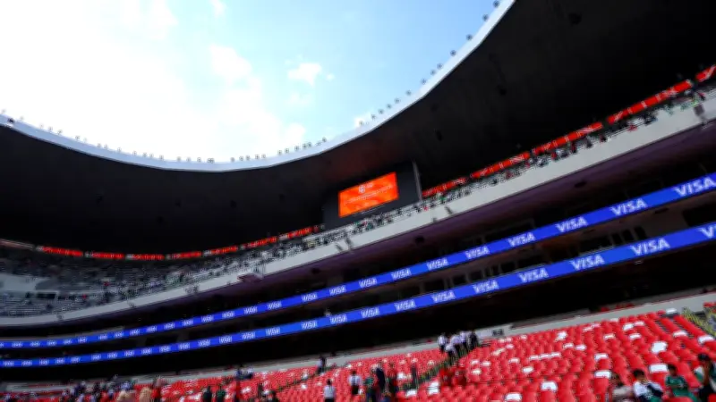 Tragedia en reapertura del Estadio Azteca: aficionado ebrio muere tras caída de gradas