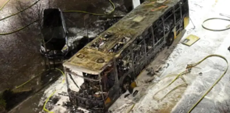 Tragedia en Suiza: Incendio intencional en autobús deja seis fallecidos y cinco heridos