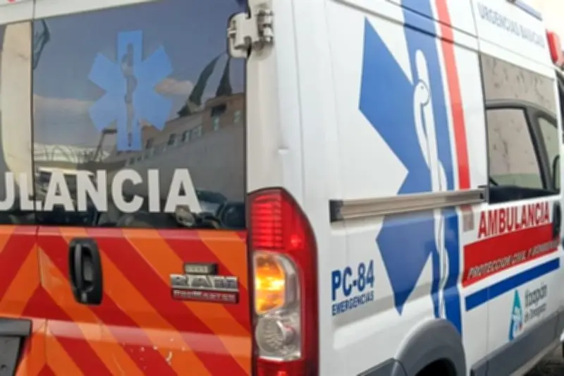 Tragedia vial en Atizapán: Jóvenes motociclistas chocan contra muro