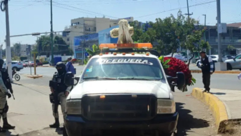 Traslado fúnebre de 'El Mencho' al Recinto de la Paz en Zapopan con escolta policial