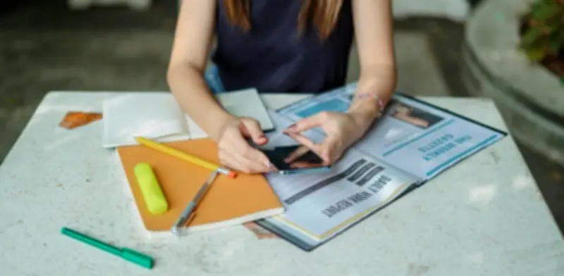 Trayectorias laborales ya no son lineales: adultos reinventan su carrera con educación flexible