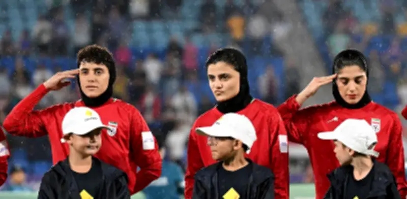 Tres futbolistas iraníes renuncian al asilo en Australia y regresan a su país