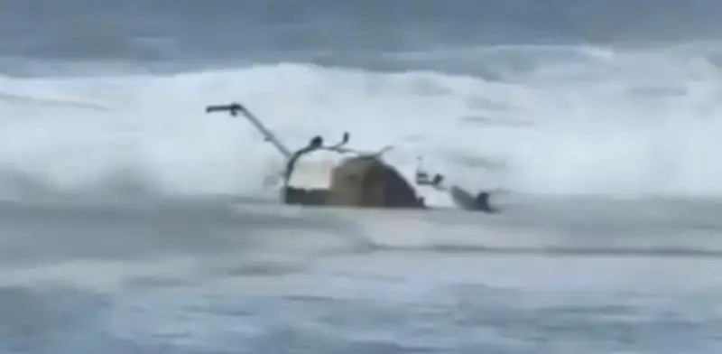 Tres muertos y dos heridos tras caída de helicóptero turístico en Hawái