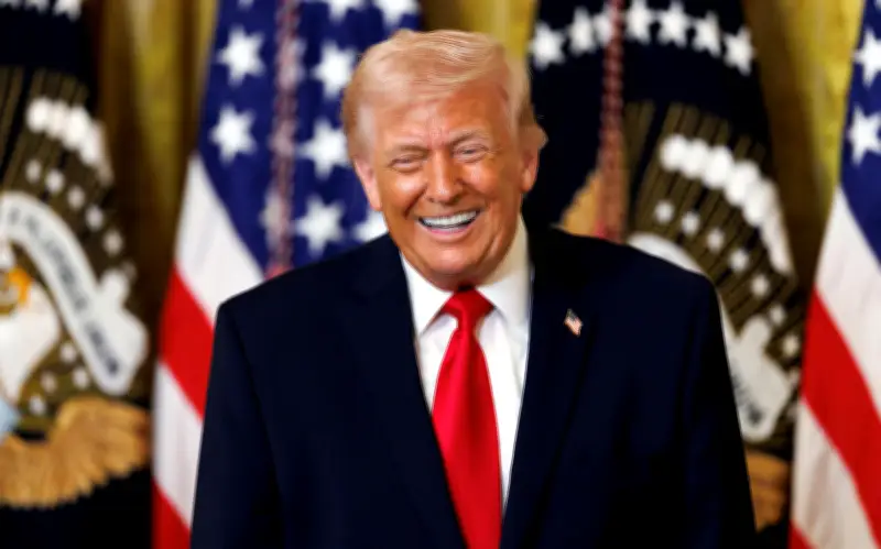 Trump amenaza con atacar centrales eléctricas de Irán si no libera el estrecho de Ormuz