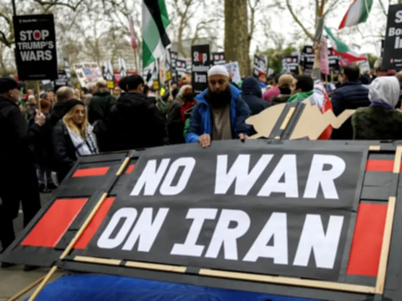 Trump Amenaza con Destrucción Total a Irán y Reino Unido Apoya Operaciones Defensivas de EU