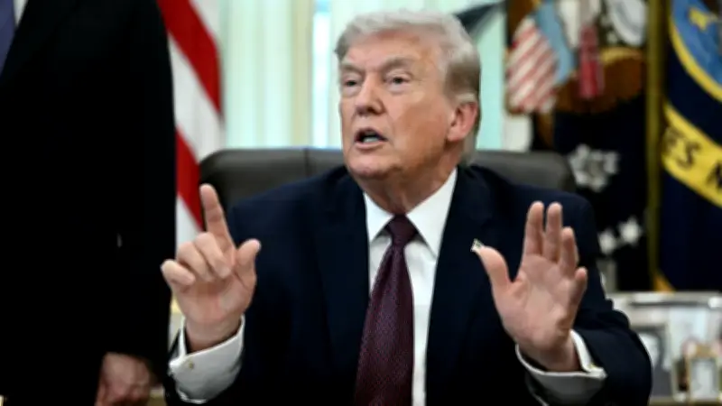 Trump anuncia retirada de EE.UU. de Irán en semanas, pero amenaza con ataques a puentes