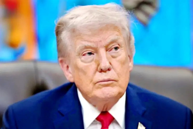 Trump califica de 'débil' a Kent tras su renuncia y critica gestión de Biden