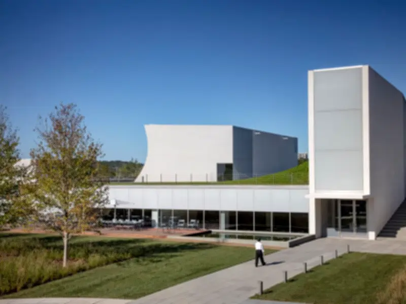 Trump cambia dirección del Centro Kennedy en medio de polémica por cierre de dos años