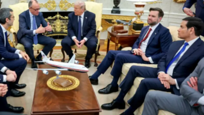 Trump convierte zapatos Florsheim en el regalo predilecto de su círculo político en Washington