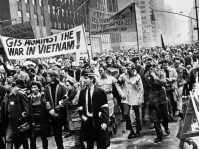 Trump desafía comparación con Vietnam ante posible incursión terrestre en Irán