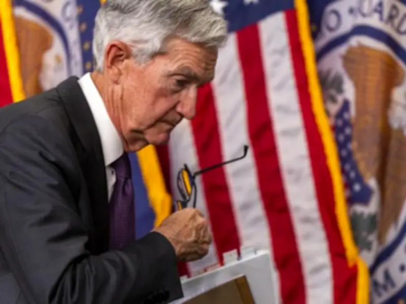 Trump exige despido inmediato de Powell tras Fed mantener tasas sin cambios