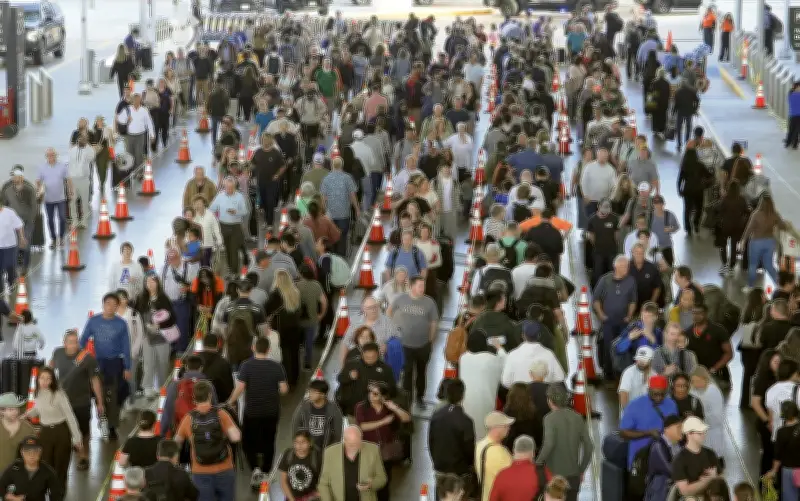 Trump ordena pago inmediato a empleados de aeropuertos para frenar crisis operativa