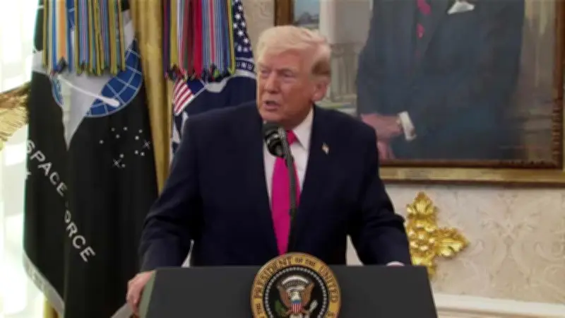 Trump recurre a decreto para pagar a 50 mil agentes de TSA ante bloqueo en Congreso