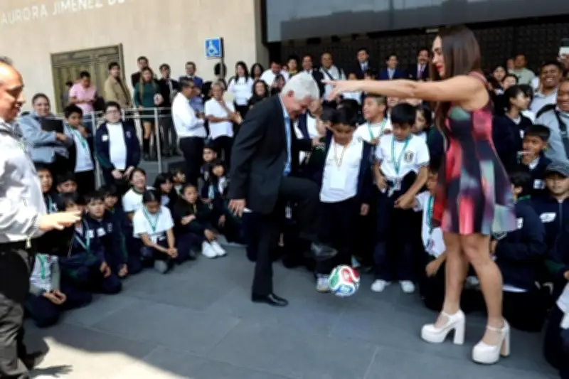 Tuca Ferretti Acude al Congreso para Apoyar Plan de Formación de Talentos Futbolísticos