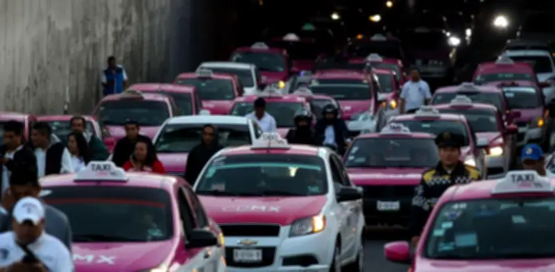 Uber y taxistas de CDMX firman histórico acuerdo tras 13 años de conflicto