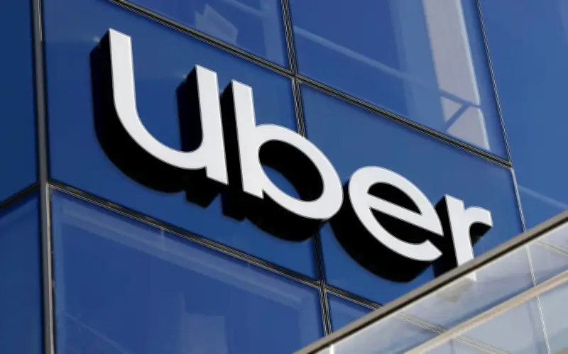 Uber y taxistas mexicanos sellan alianza histórica para integrar taxis concesionados en la app