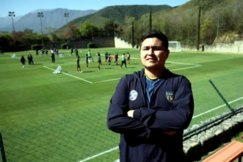 Un Boliviano Enamorado de Monterrey: Historia de Amor y Adaptación