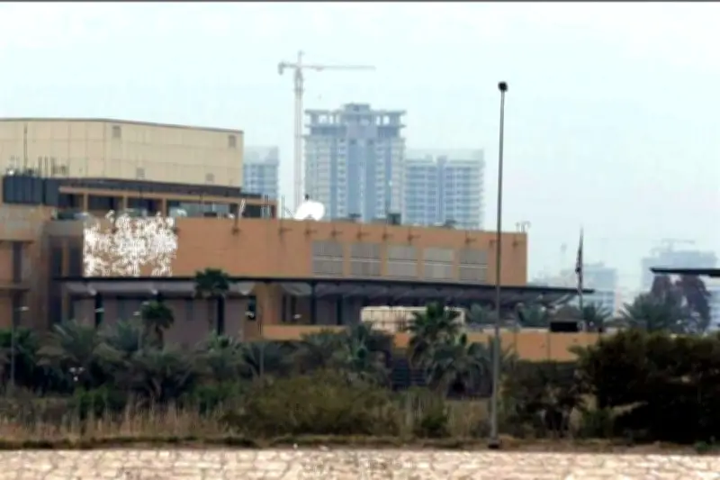 Un dron impacta en la Embajada de Estados Unidos en Irak, sin heridos reportados