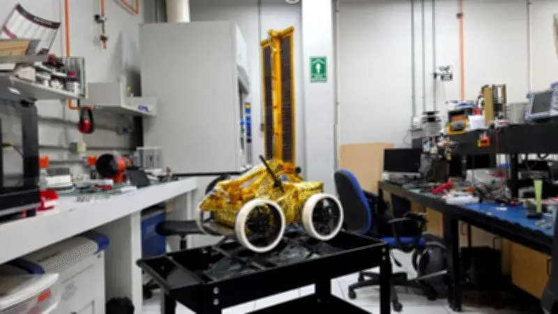 UNAM lanza Colmena II: Rover mexicano hará minería lunar en 2028