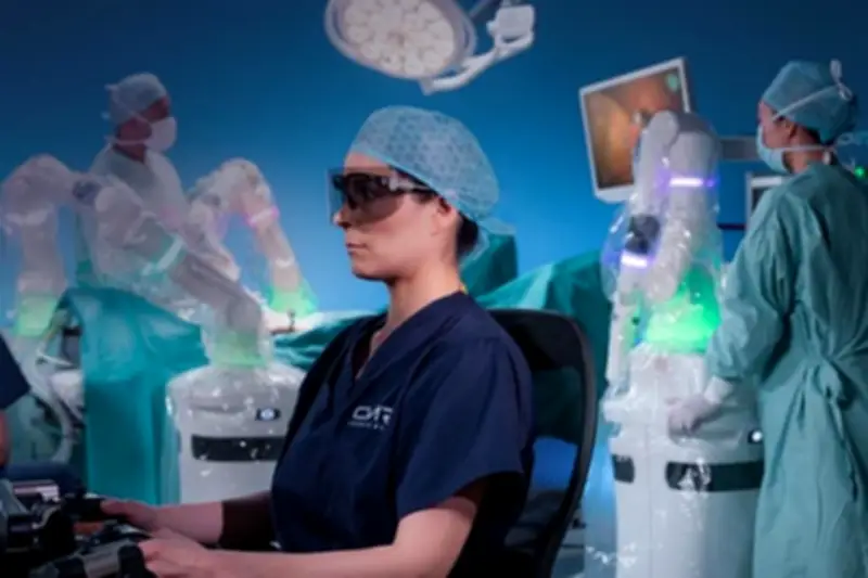 UNAM y Hospital General capacitan a estudiantes en cirugía robótica de vanguardia