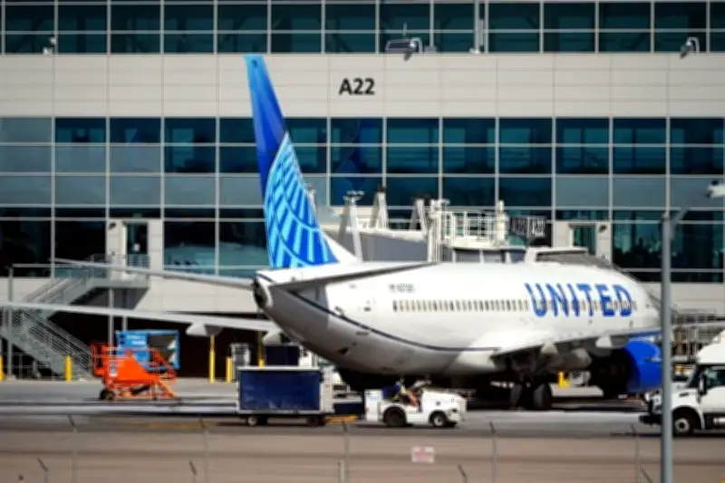 United Airlines advierte incremento del 20% en precios de boletos aéreos