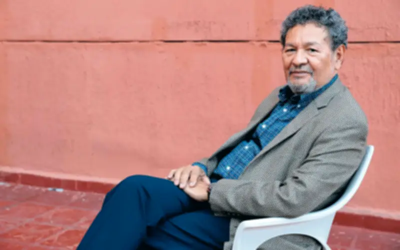 Universidad de Guanajuato otorga el IX Premio Jorge Ibargüengoitia a Élmer Mendoza