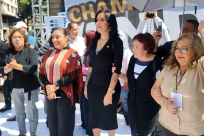 Urgen planificación integral para reordenar a vendedores ambulantes en plazas públicas