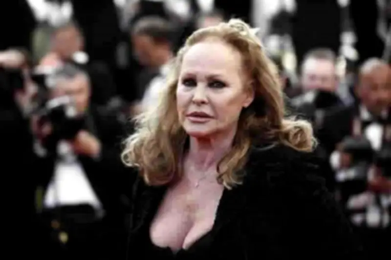 Ursula Andress Revela que su Ex Manager le Robó 21.3 Millones de Dólares