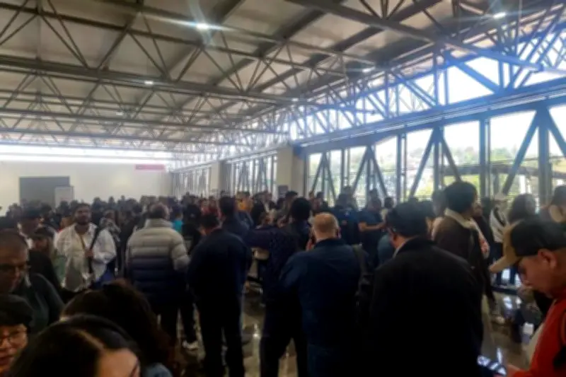 Usuarios del Tren México-Toluca enfrentan retrasos constantes en el servicio