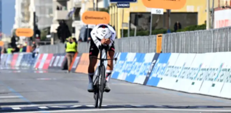 Van der Poel reconoce la fortaleza de Isaac del Toro en triunfo de Tirreno-Adriático